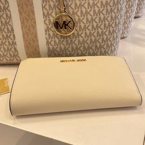 Michael Kors Jet Set Travel Large Double Zip Wristlet Wallet Light Cream Leather